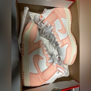 New in box Nike dunk high 1985 women’s size 9, arctic orange high tops